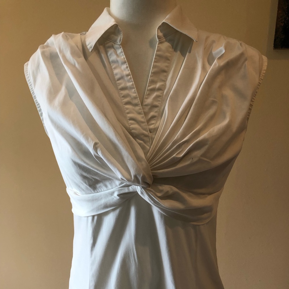 Sleeveless white blouse ruffled in the front